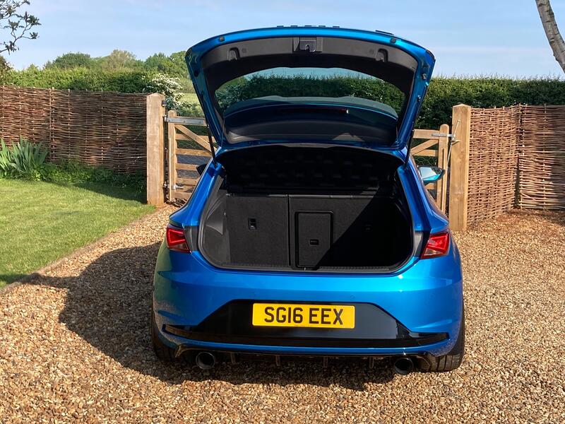 SEAT LEON
